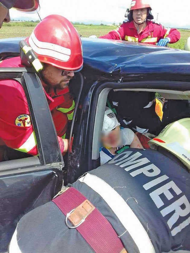 Victima încarcerată la Odoreu, transportată cu elicopterul SMURD la Timișoara