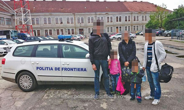 O familie de cetățeni afgani, oprită la Petea