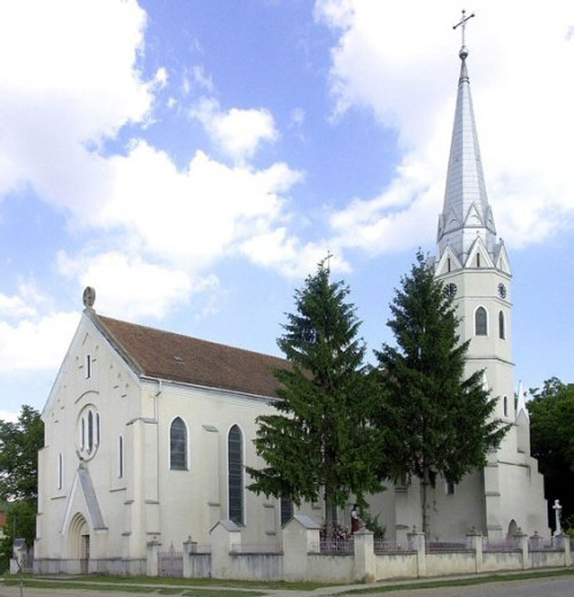 Bisericile catolice din Ardud şi Beltiug, ctitoriile famileie Dragfi