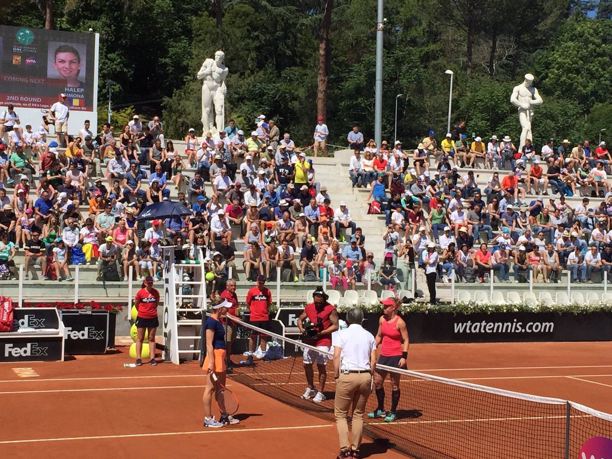 Halep continuă la Roma