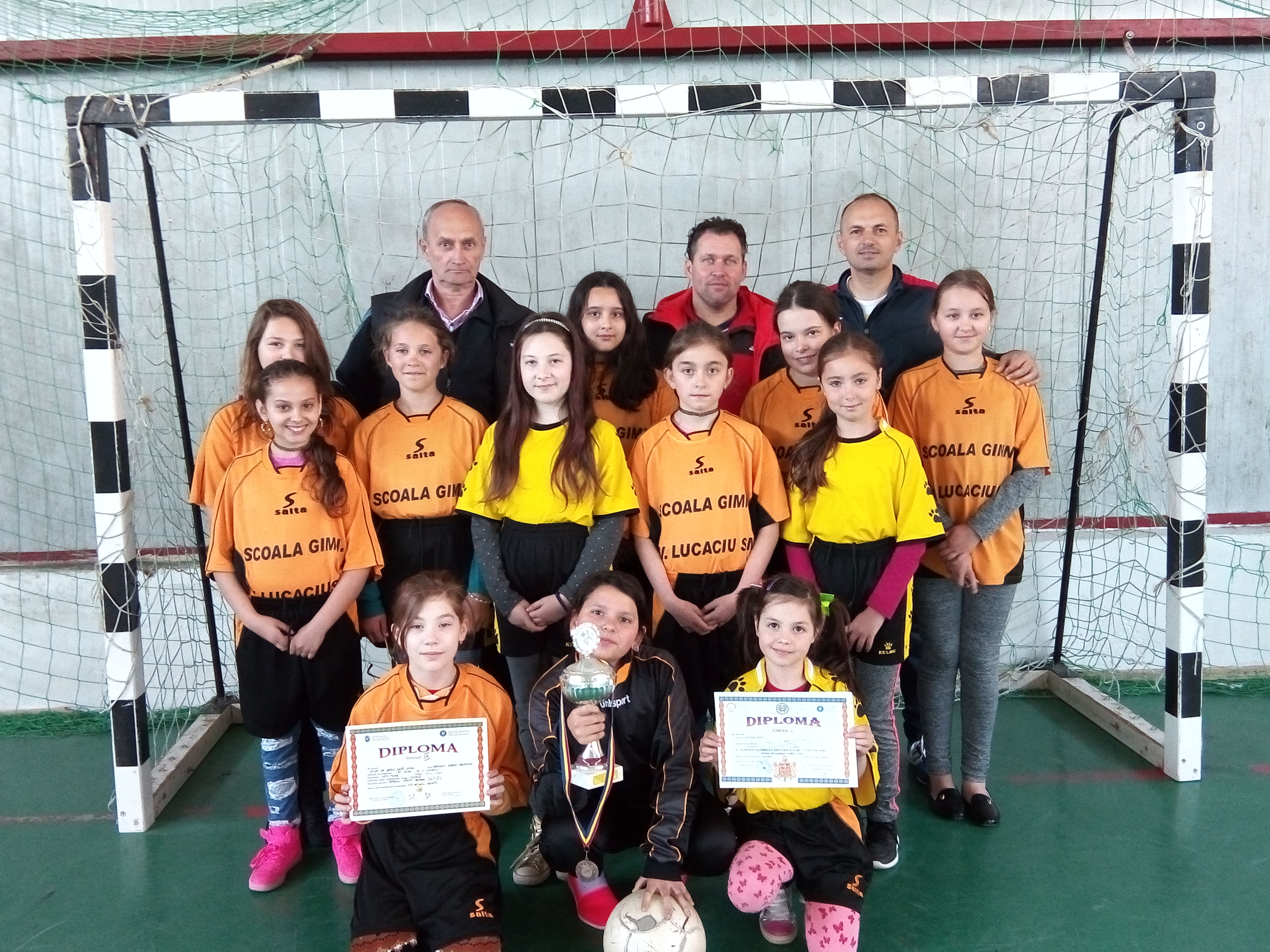 Fetele de la Şcoala gimnazială  Vasile Lucaciu, calificate  la turneul final