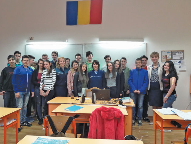 Activităţi de prevenire a infracţiunilor comise pe internet în şcolile sătmărene