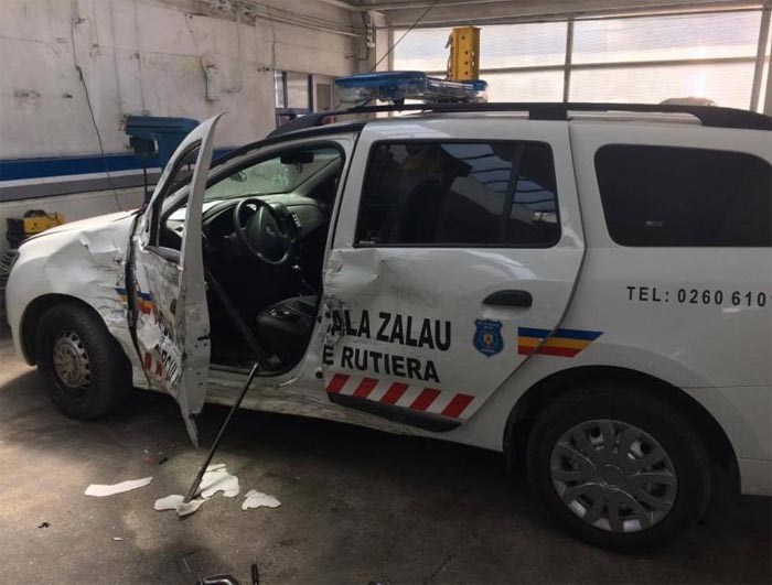 Mașină de Poliție din Zalău ”boțită” de un sătmărean