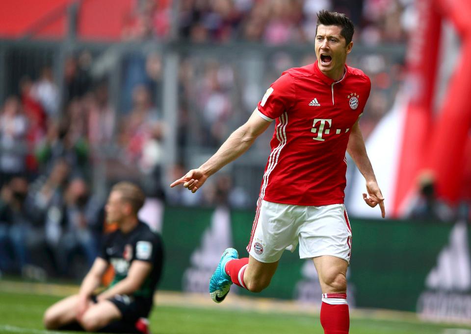 Manchester United şi Chelsea au avut discuţii preliminare pentru transferul lui Lewandowski