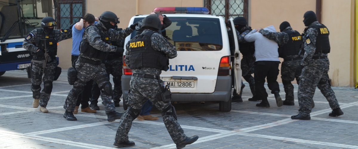 ACȚIUNE. TRAFICANT de DROGURI de mare risc, prins în FLAGRANT la Satu Mare