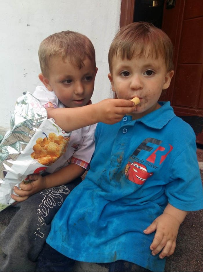 Cinci copii din Sărătura au nevoie de ajutor