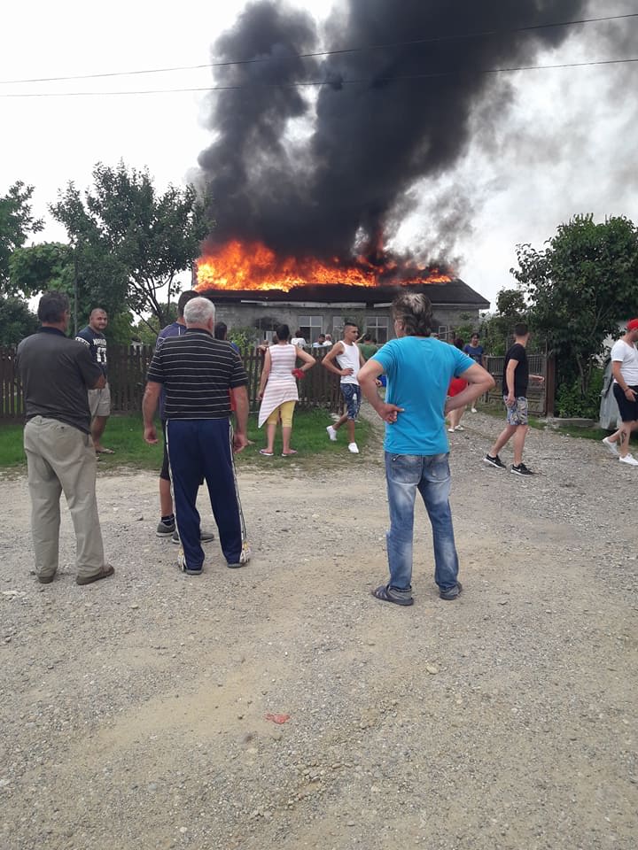 Pompierii sătmăreni au intervenit pentru a stinge trei incendii
