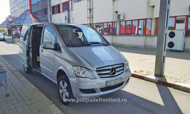 Mercedes furat din Italia, depistat la Vama Petea