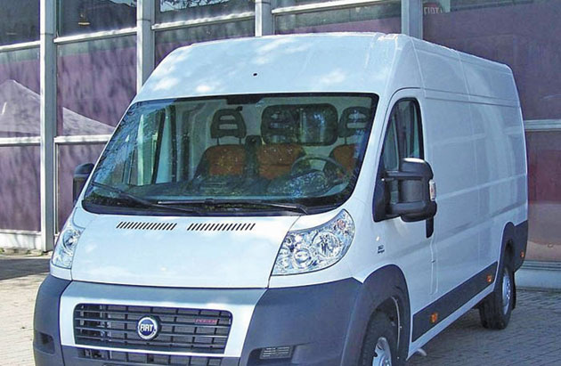 Autoutilitară furată din Spania, oprită la PTF Petea