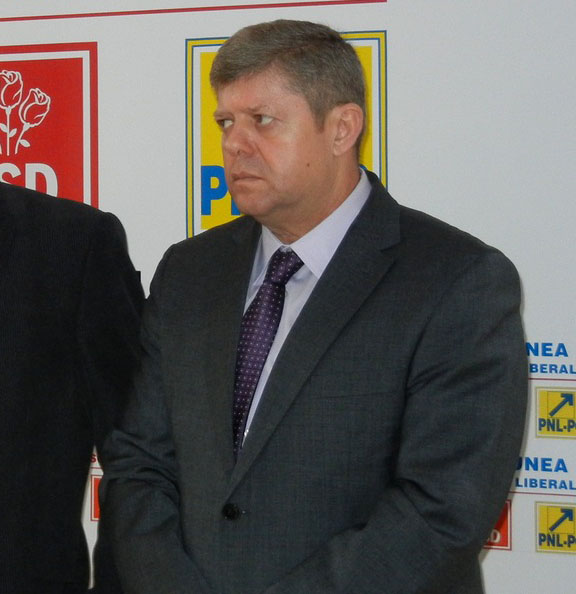 Interes personal şi trădare?