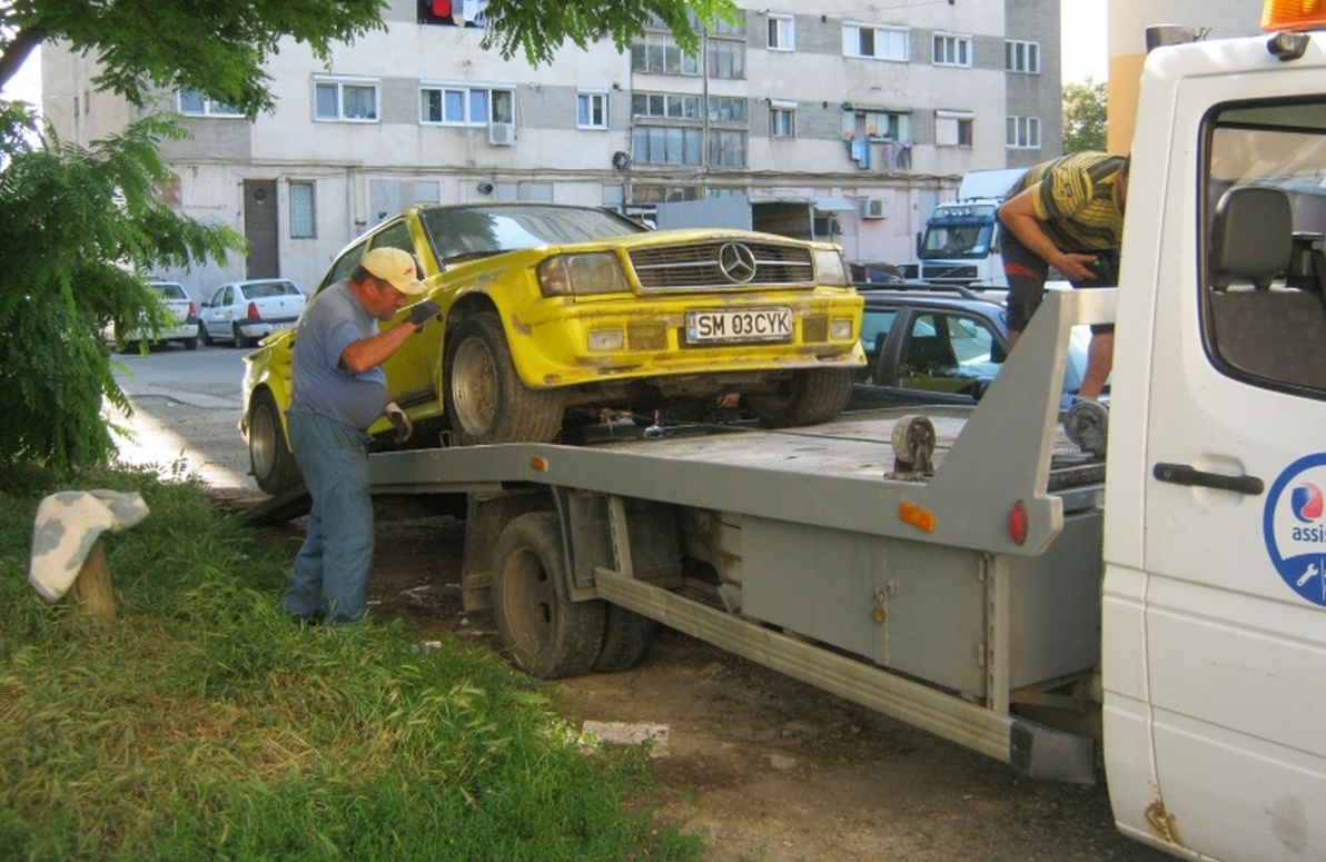 Primăria ridică mașinile abandonate din Sătmar