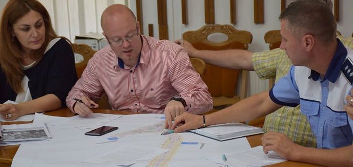 Primăria desfiinţează staţia de sub Podul Decebal