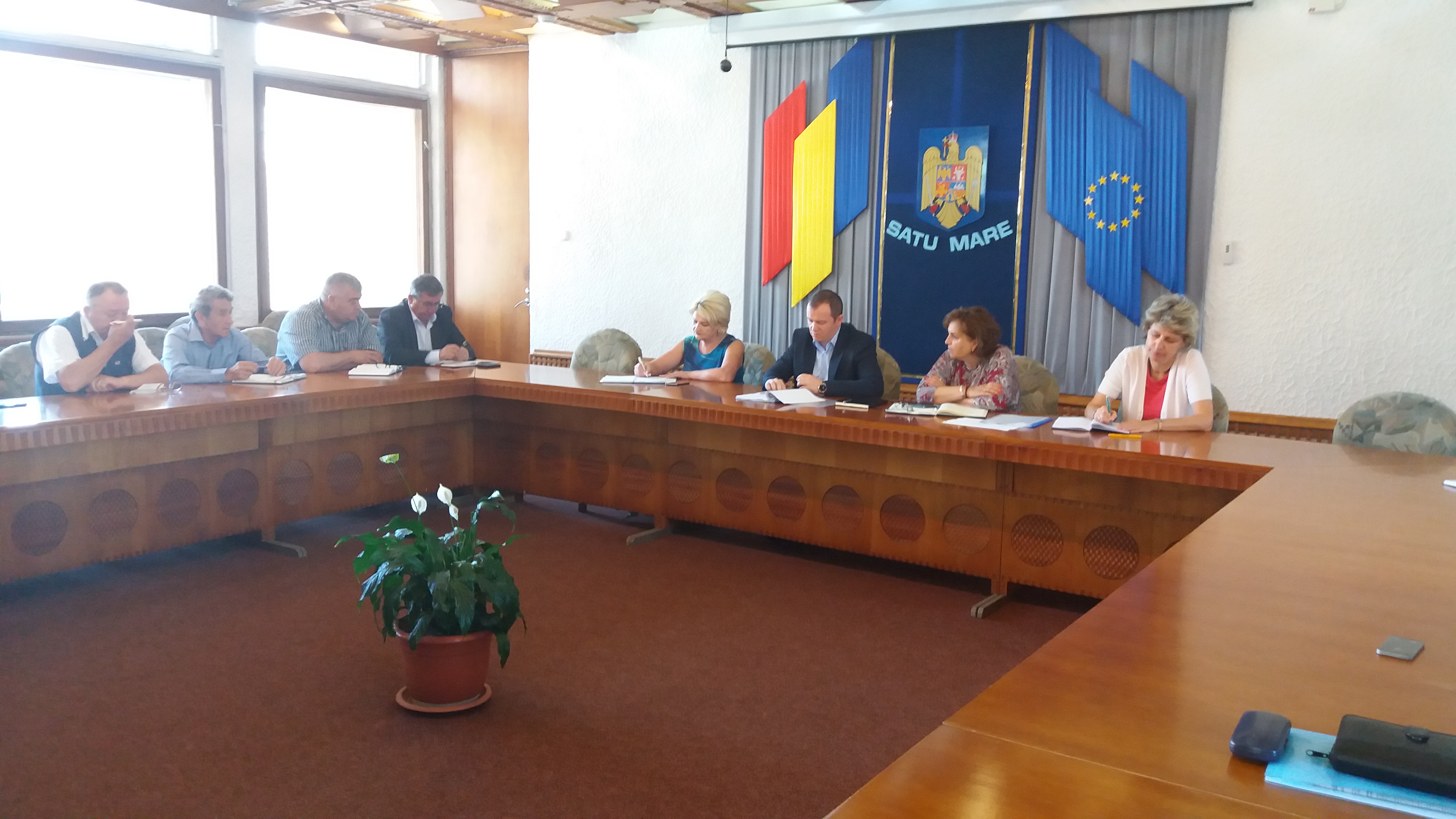 Vârstnicii solicită mai multe bilete de tratament. Vezi ce alte revendicări s-au mai discutat azi la Prefectură