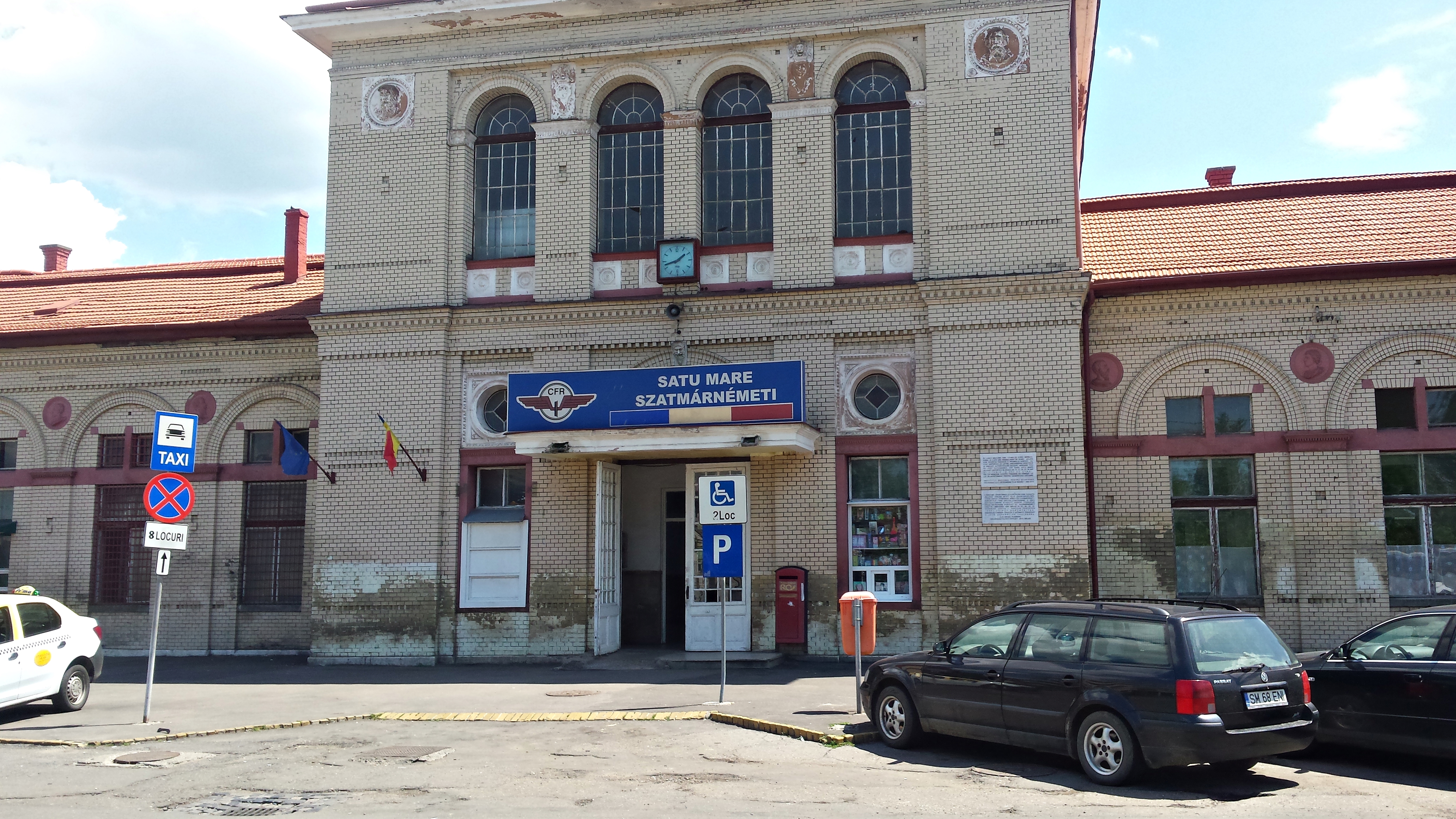 Peste 19 ore până la mare cu trenul, în igienă precară