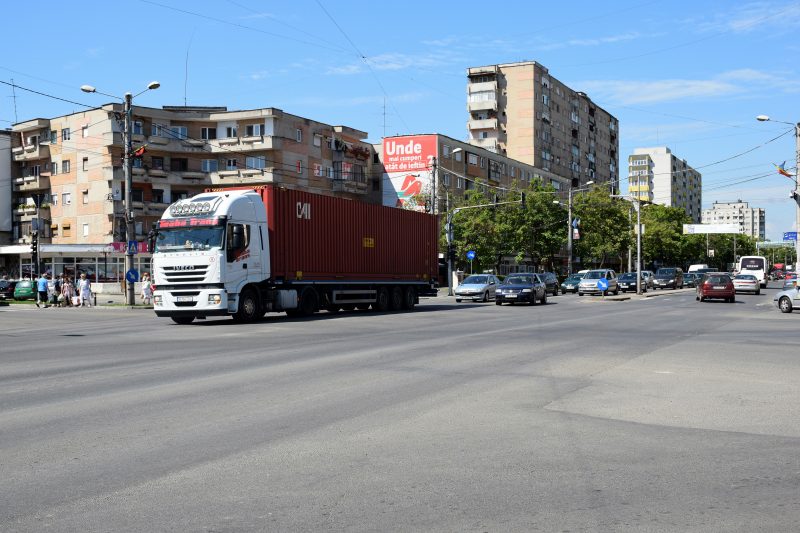 FOTO. Va fi construit sensul giratoriu de la Crinul. A fost predat amplasamentul