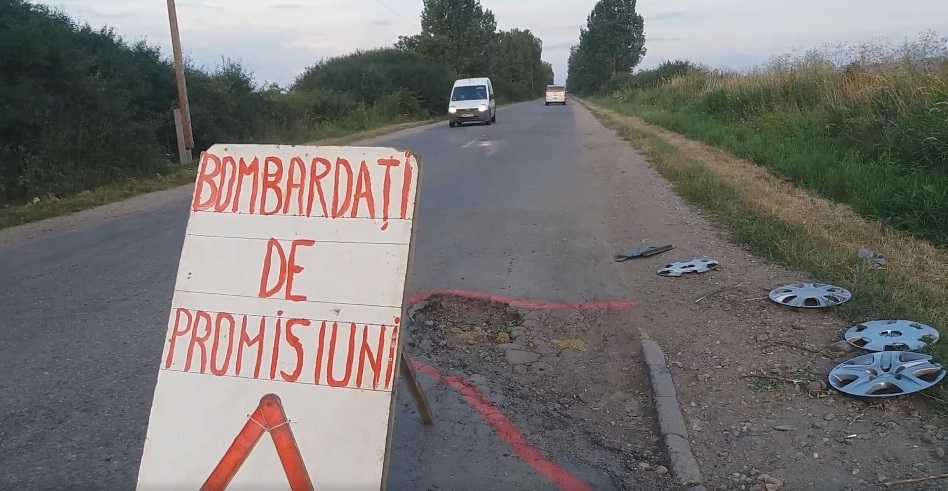 VIDEO/FOTO. Protest inedit în județ. Își rup mașinile