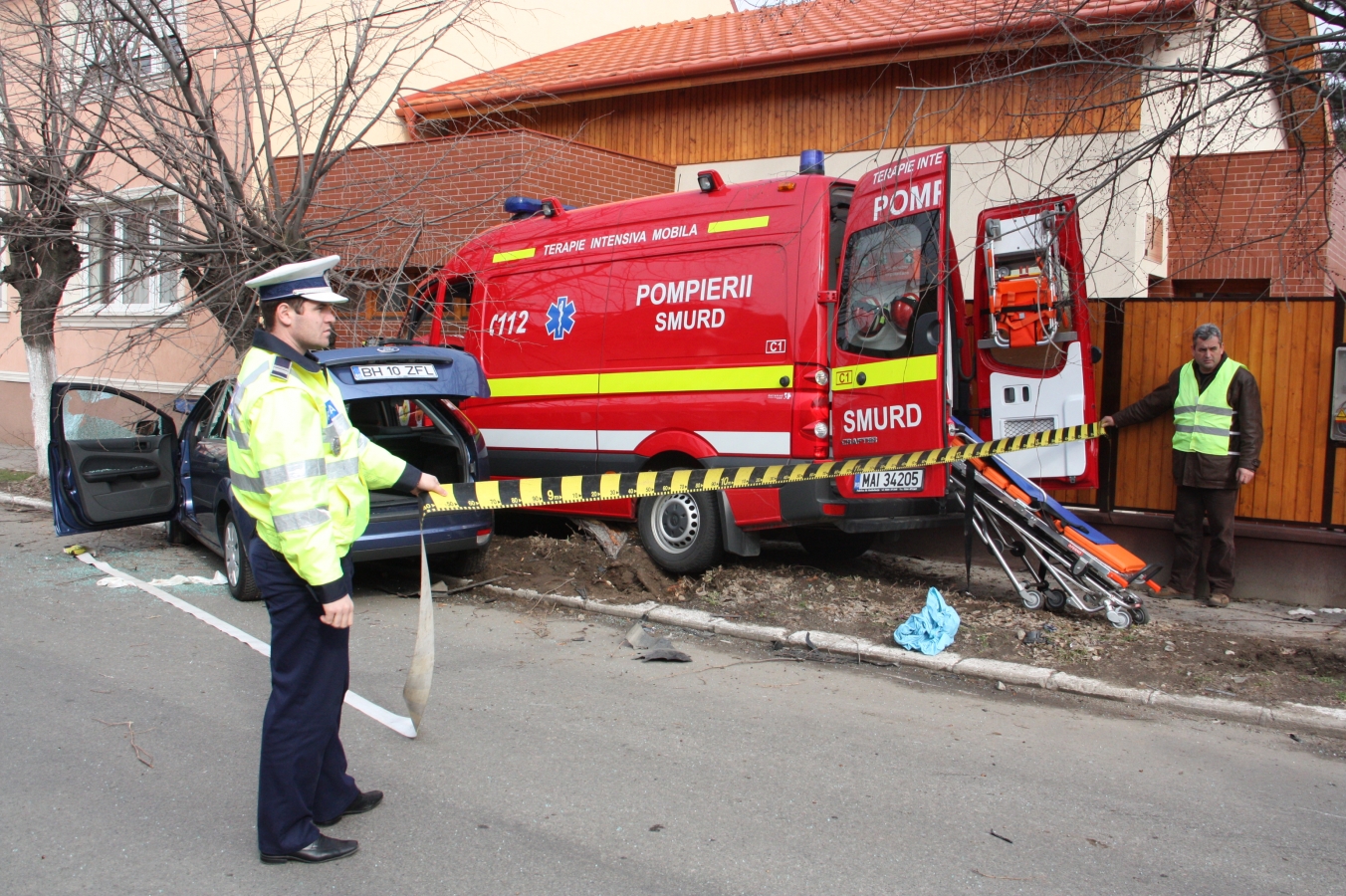 Ambulanță SMURD din Satu Mare, accidentată. Transporta la Cluj un pacient în stare gravă