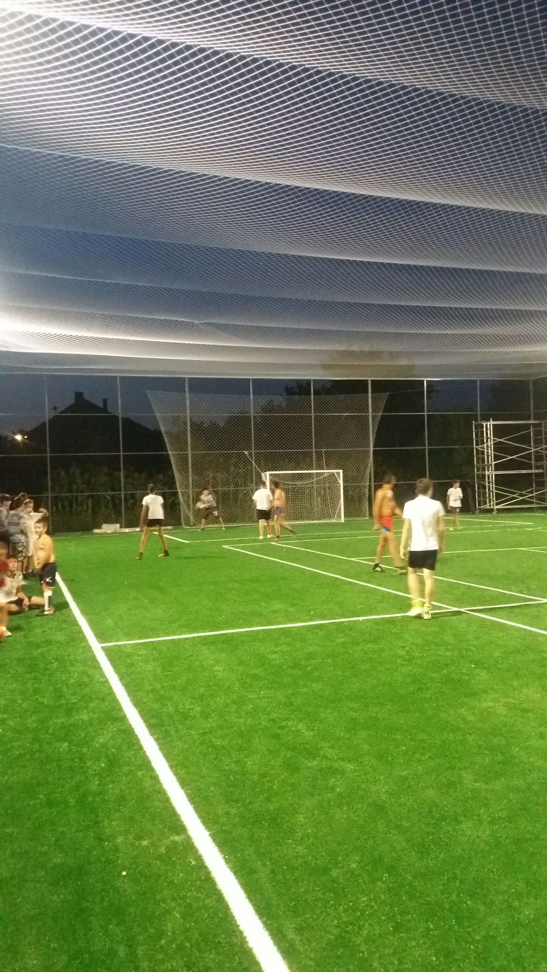 FOTO. Teren de fotbal multifuncțional la Valea Vinului. Ce alte investiții s-au mai făcut