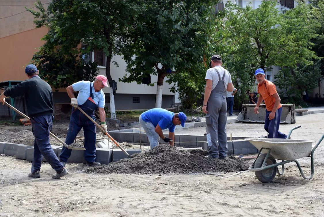 Finalizăm parcările până  la sfârşitul anului