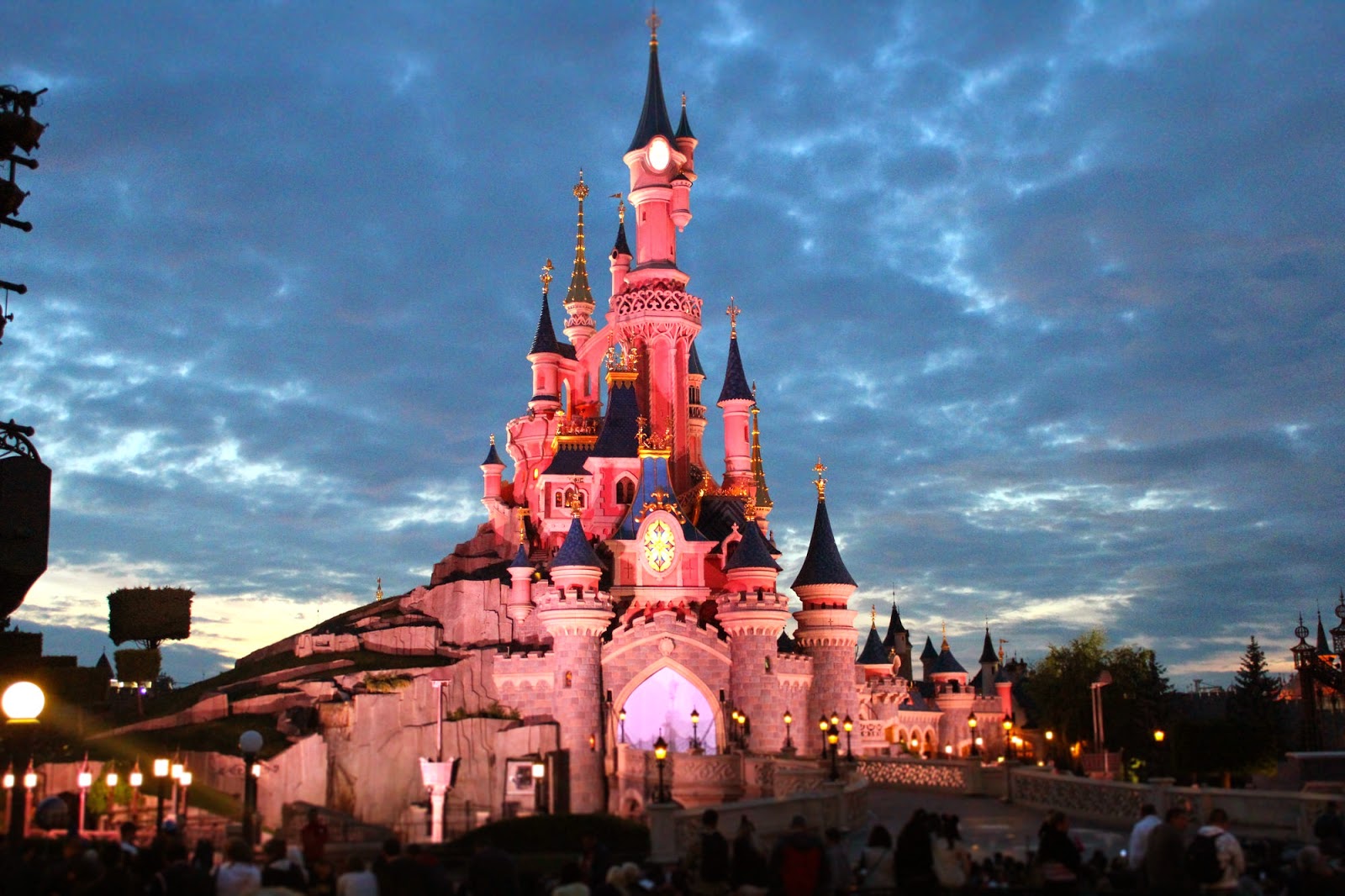 Copiii de nota 10 pleacă la Disneyland
