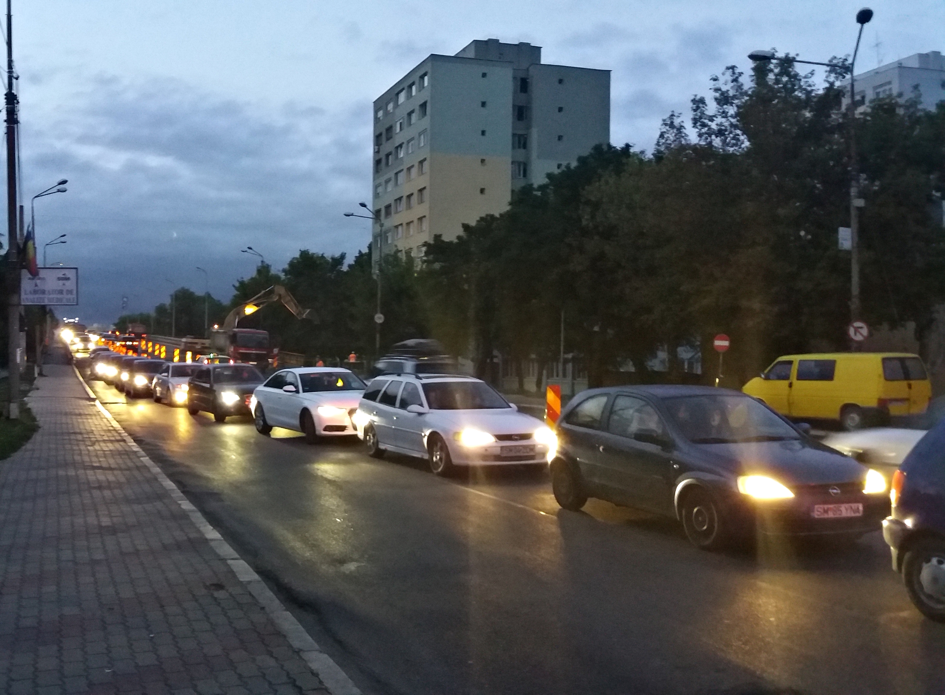 Cum s-ar putea eficientiza lucrările la Podul Decebal. O lecție de la un cetățean