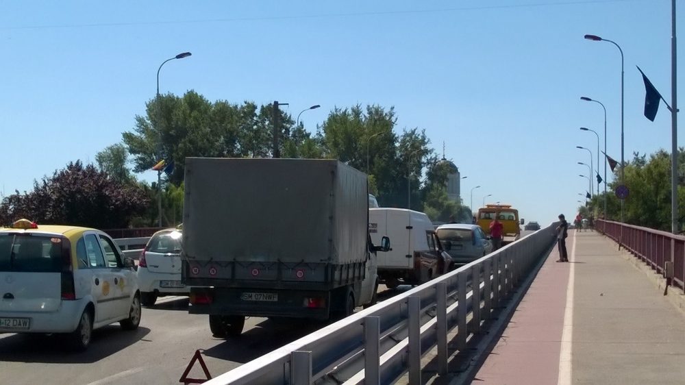 Au început lucrările de reabilitare a Podului Golescu din Satu Mare. Trotuarul dinspre Podul Prieteniei, în șantier