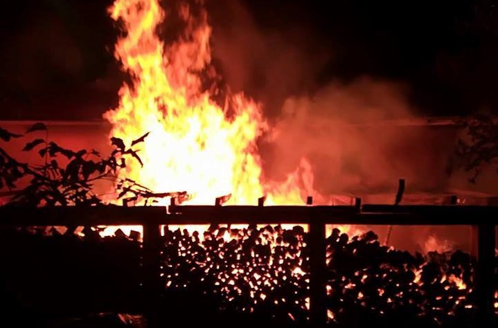 FOTOGALERIE. Trei gospodării distruse de incendii. Pompierii au intervenit promt