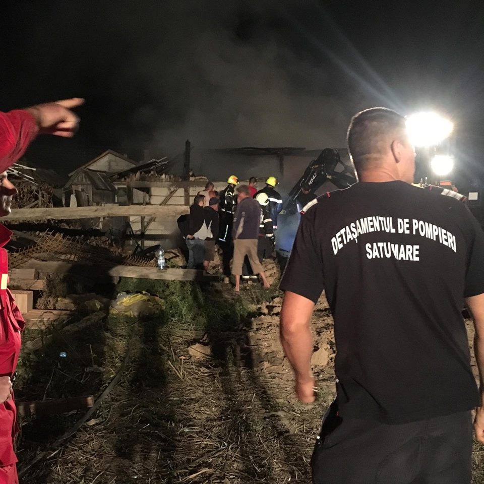 FOTOGALERIE. Incendiu de proporții în județ. Totul a pornit de la o țigară