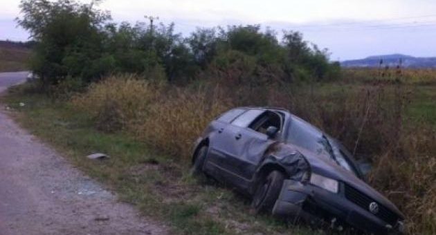 Mașină răsturnată în șanț. Unde s-a întâmplat