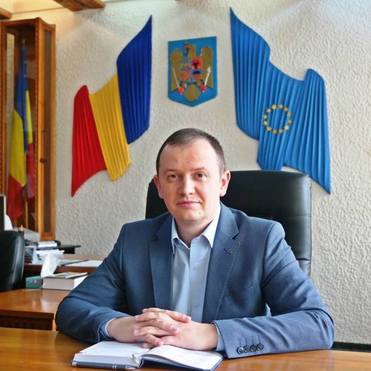 VIDEO/FOTO. Prefectul cere oprirea lucrărilor pe Podul Decebal. 45 de minute pe pod