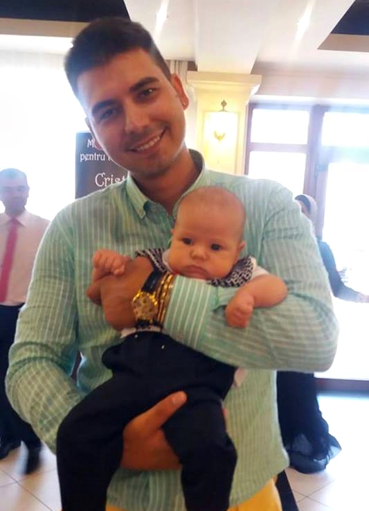 Câștigătorul Chef la Cuțite, Florin Cristian Voicu, și-a botezat azi băiețelul
