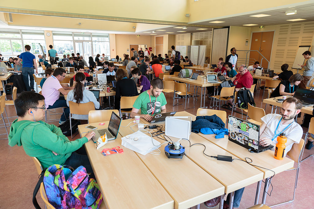 Premieră în județ. RotaHack, primul hackathon din Satu Mare