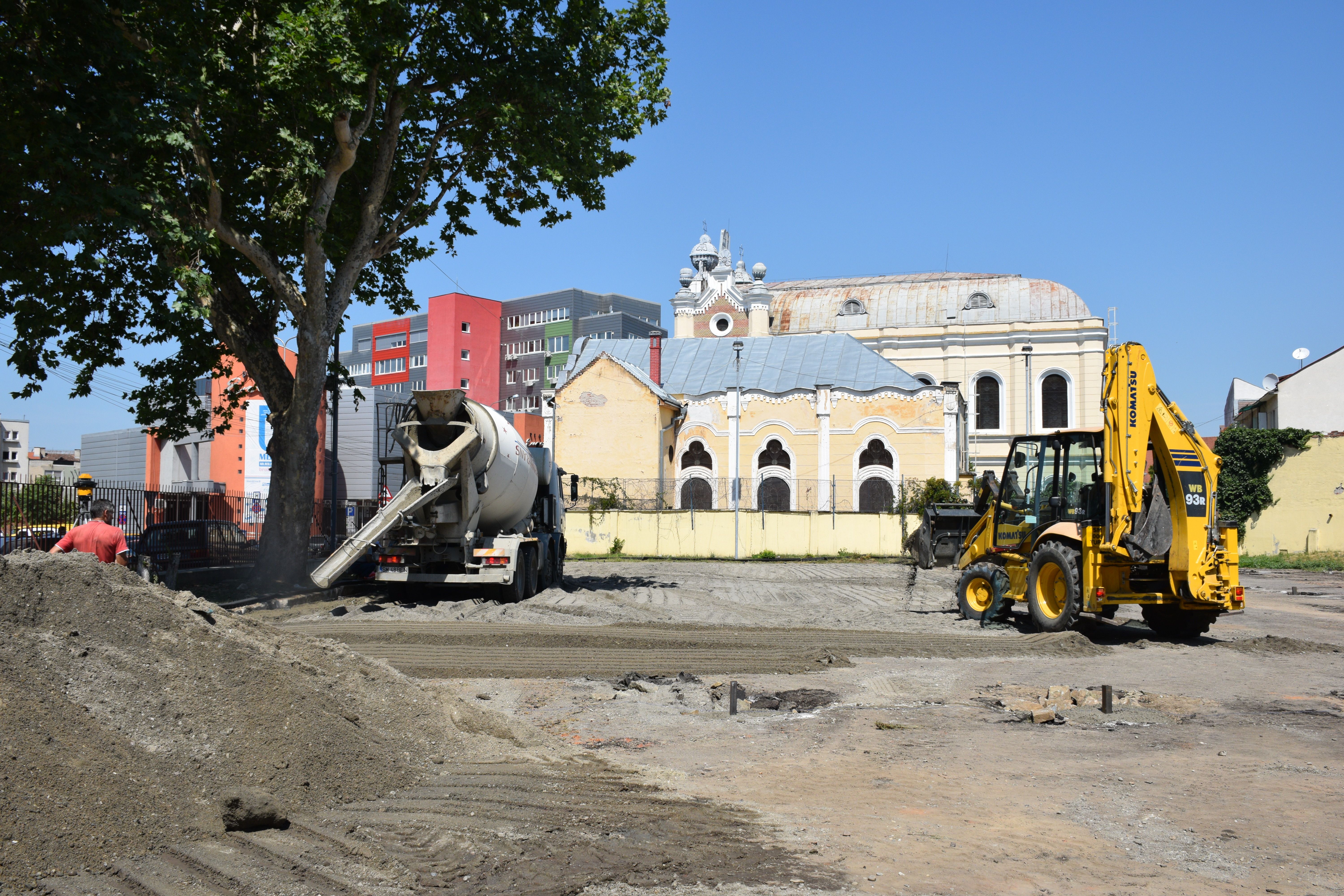 Teren de sport cu gazon sintetic în trei școli  din Satu Mare