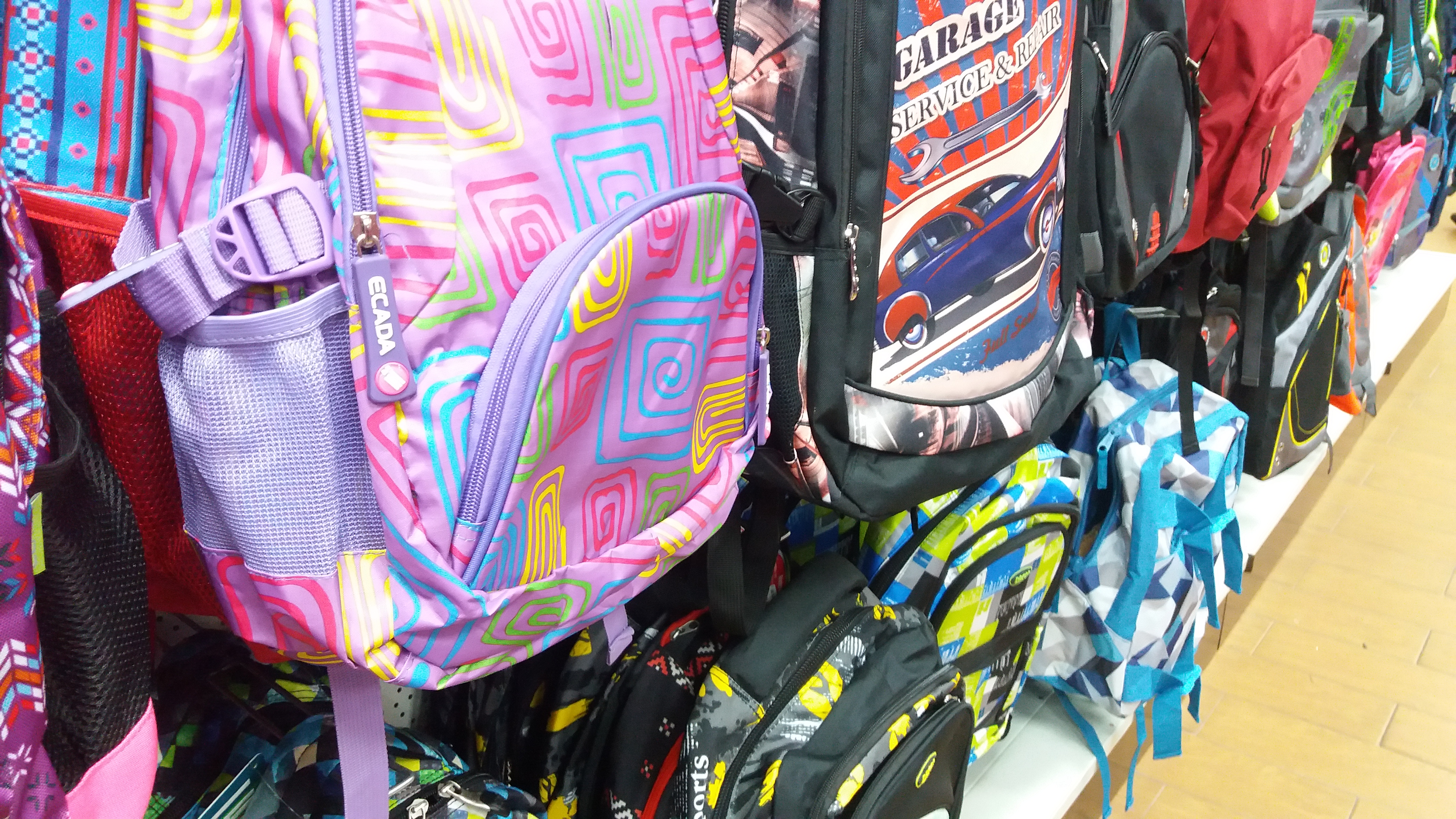 Școala bate la ușă. Cât costă ghiozdanul