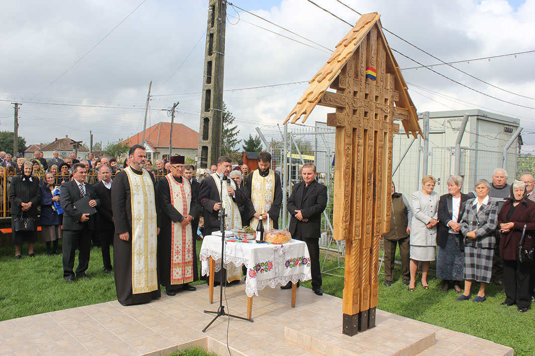 Duminică a avut loc Sfinţirea Troiţei din Lucăceni