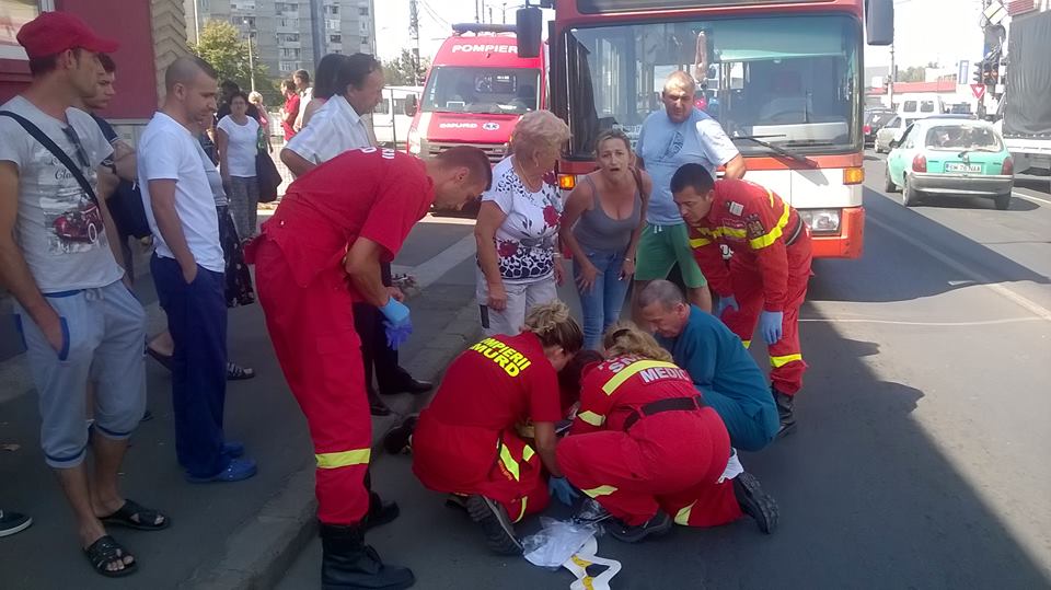 ACCIDENT. Și-a văzut moartea cu ochii. A fost târâtă după un autobuz