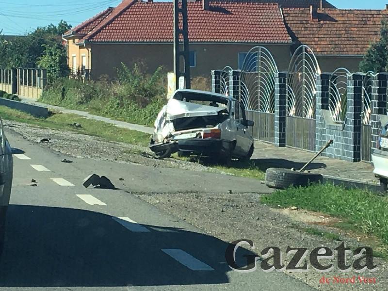 FOTOGRALERIE. Accident în lanț produs de un bărbat care a adormit la volan. Trei mașini implicate