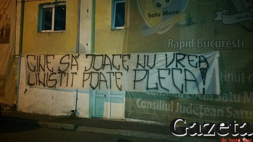 FOTO. Suporterii Olimpiei vin cu un mesaj clar: PLECAȚI! Banner: ”Cine să joace nu vrea/Liniștit poate pleca!”
