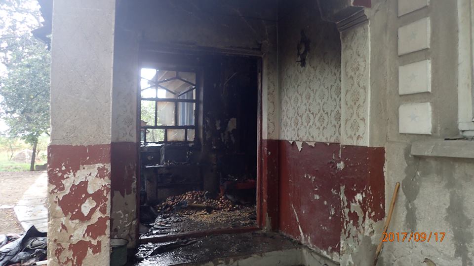 FOTOGALERIE. O casă din județ a sărit în aer. Ce a provocat explozia