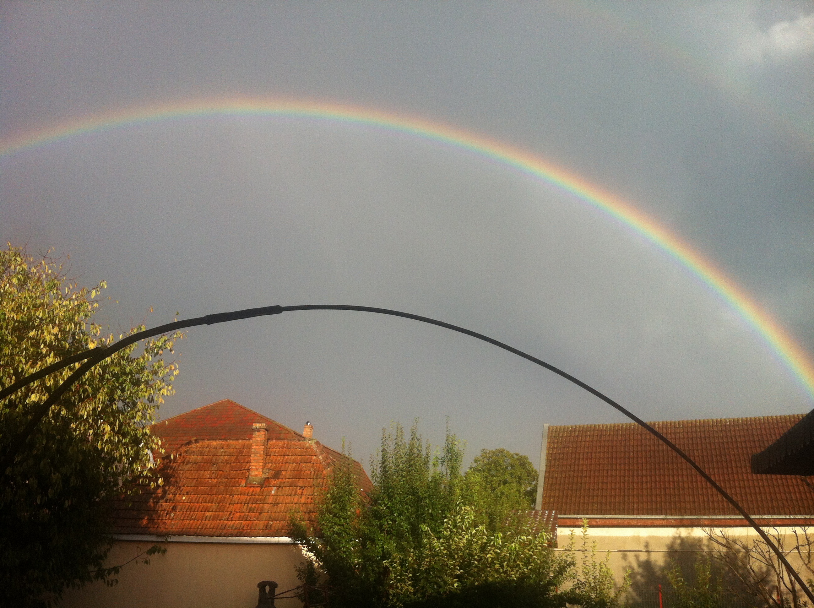 FOTOGALERIE. Curcubeul dublu pe cerul Sătmarului după furtună. Semn bun