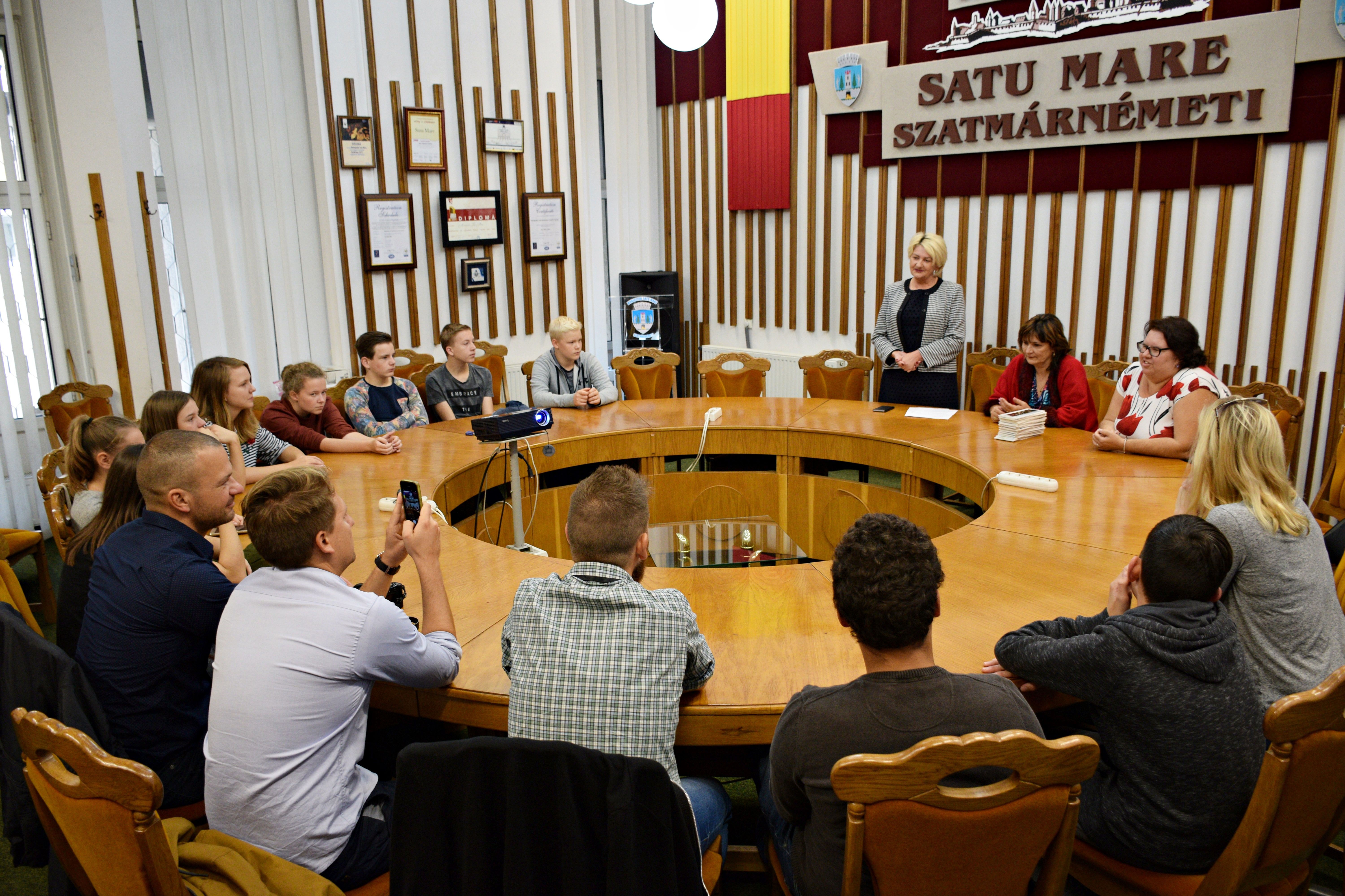 Elevi din Olanda și Germania, în vizită la Primărie