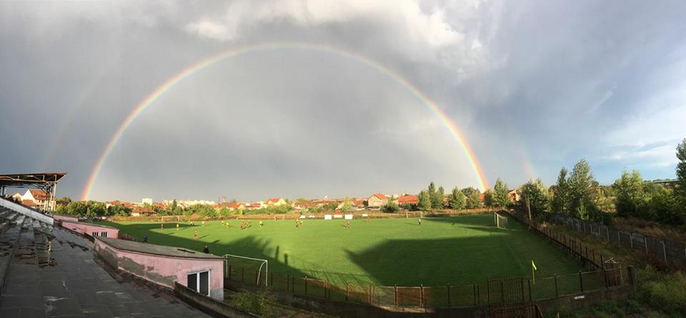 Liga a 4-a elite: Furtuna n-a oprit fotbalul. Curcubeul s-a arătat peste terenurile de fotbal. Micula rămâne lider