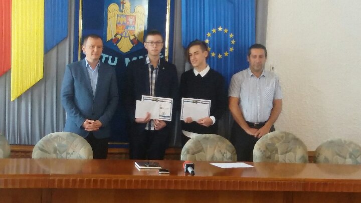 VIDEO/FOTO. Excelența premiată la Prefectură. Elevii de nota 10 ai Sătmarului