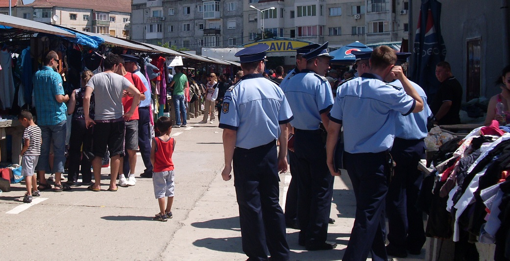 Razie de amploare la comercianții din piețe. Amenzi și marfă confiscată