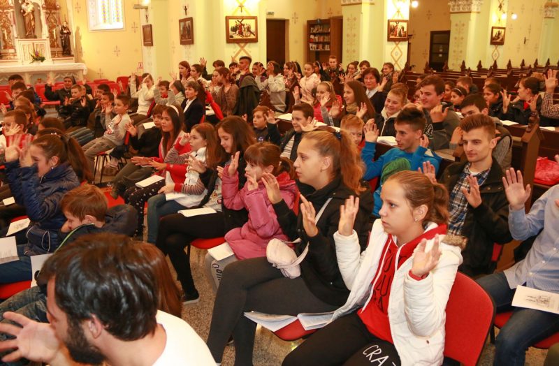 FOTOGALERIE. Eveniment unic în județ. Peste o sută de tineri romano-catolici la Satu Mare