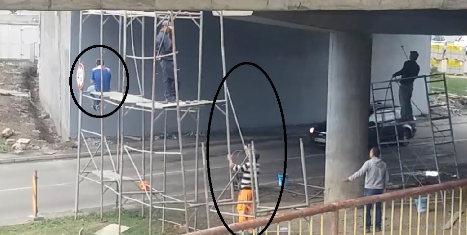 EXCLUSIV VIDEO. Muncitorii care lucrează la Podul Decebal, la un pas să se ia la bătaie