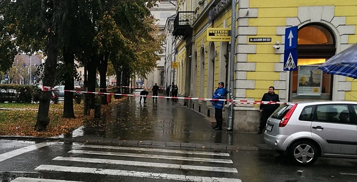 FOTOGALERIE. Alarmă cu bombă la Satu Mare. Bagaj suspect în centru, lângă Pireus Bank