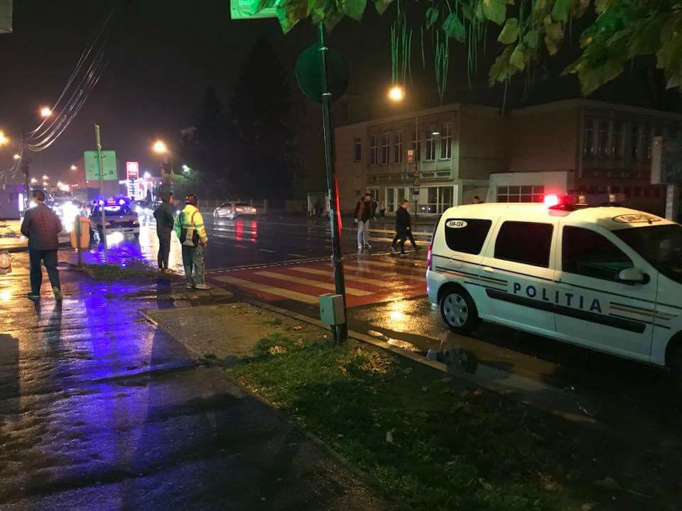 FOTO. Accident grav la Satu Mare. O persoană, lovită pe trecere