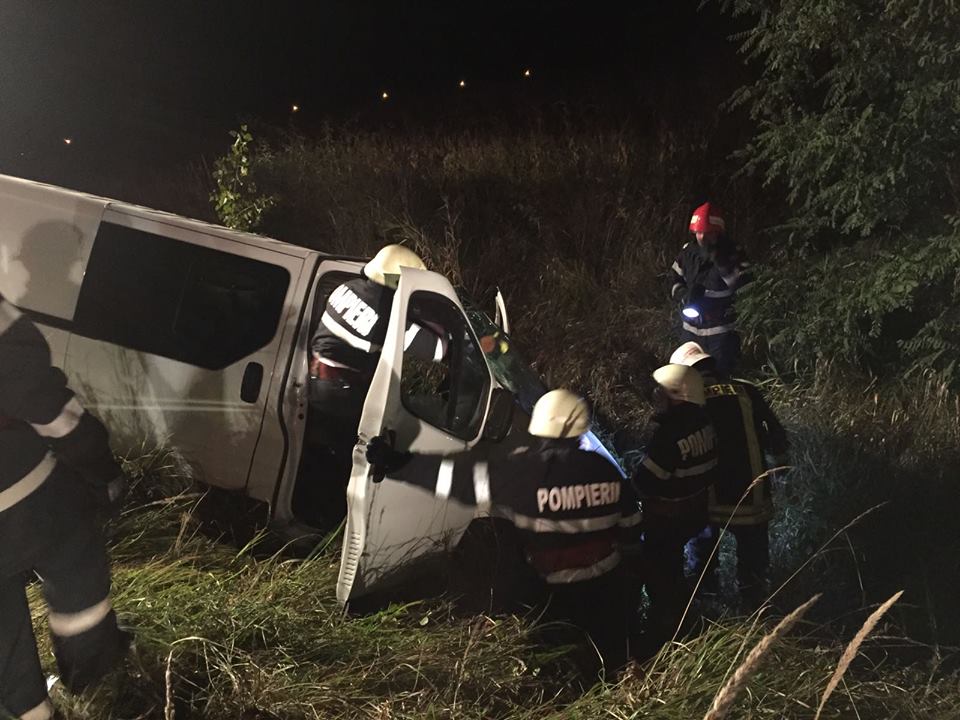 FOTOGALERIE. Accident cumplit lângă Satu Mare. Un bărbat, rămas încarcerat