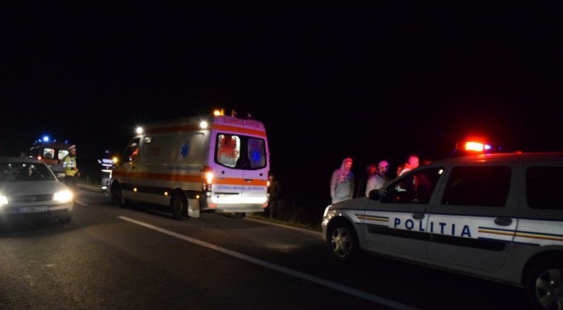 Accident cumplit lângă Satu Mare. Un bărbat aflat în căruciorul cu rotile, grav rănit